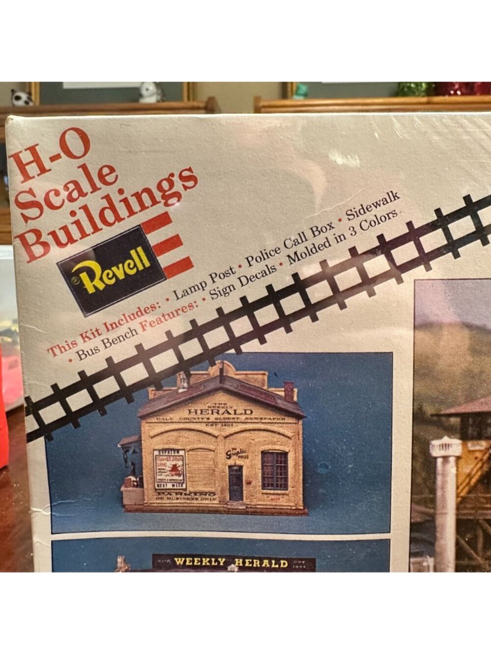 Revell HO Scale Weekly Herald Building Kit - Picture 2 of 3